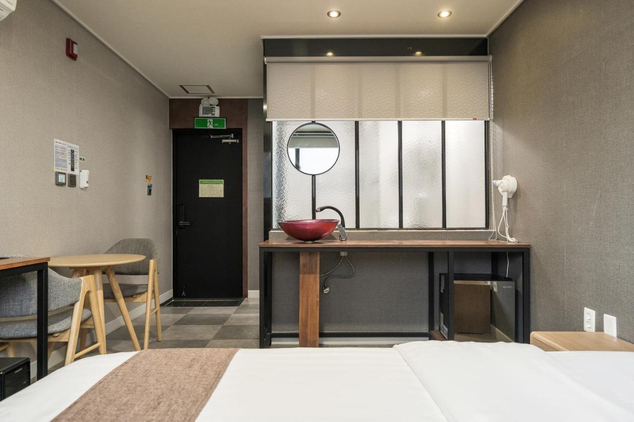 Malu Hotel Suwon Esterno foto