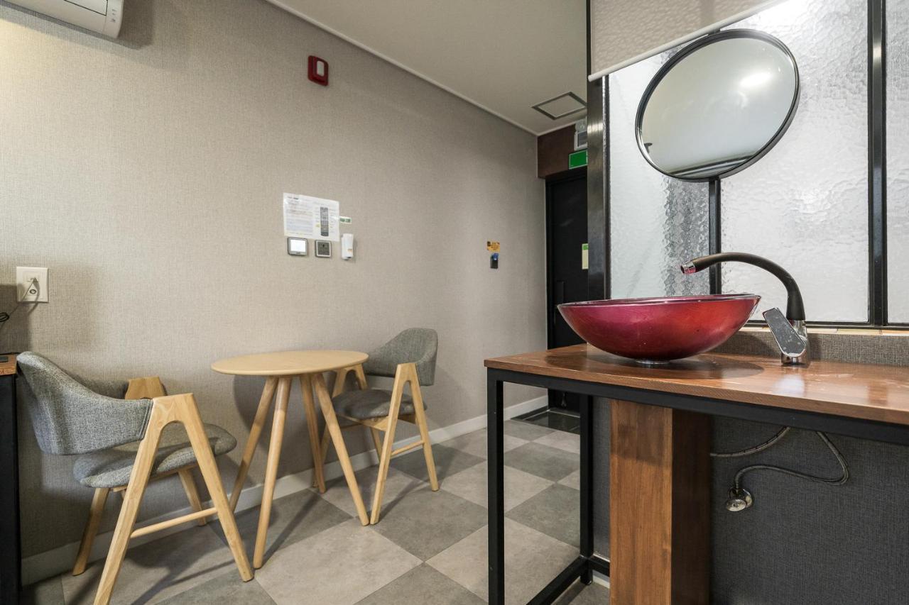 Malu Hotel Suwon Esterno foto